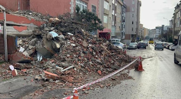 Maltepe’de korku dolu anlar! Bina yıkım esnasında çöktü