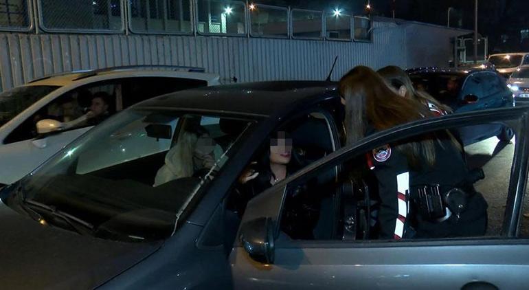 Ehliyetsiz yakalanan kadın sürücünün pişkinliği pes dedirtti! 'Almanya'da böyle polis yok'