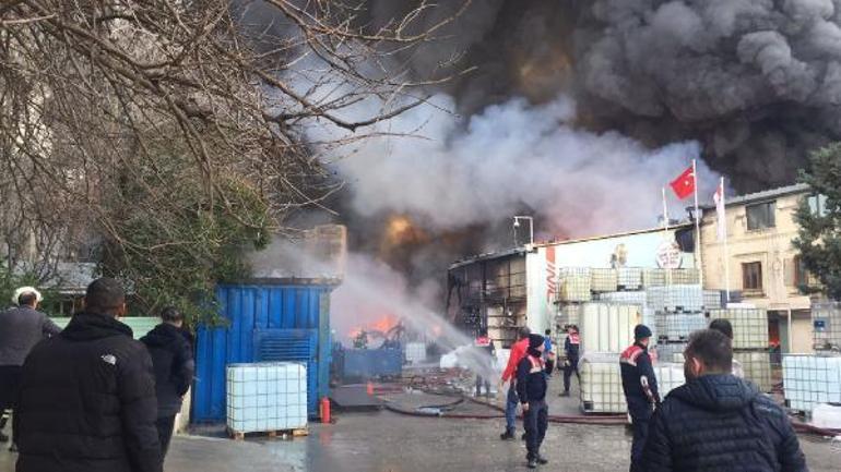 Son dakika: Kocaeli'de boya fabrikasında yangın