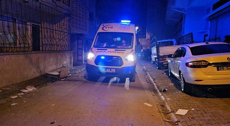 Adana'da hareketli gece! İki grup sokak ortasında çatıştı
