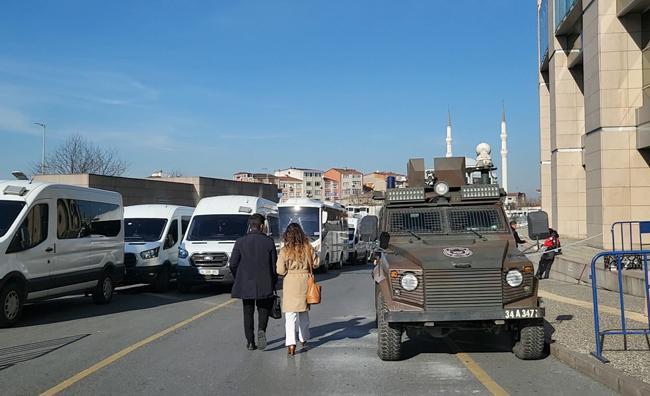 Çağlayan’da hain saldırı! Çatışmanın izleri demir kapıda