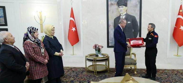 Cumhurbaşkanı Erdoğan, Alper Gezeravcı'yı kabul etti
