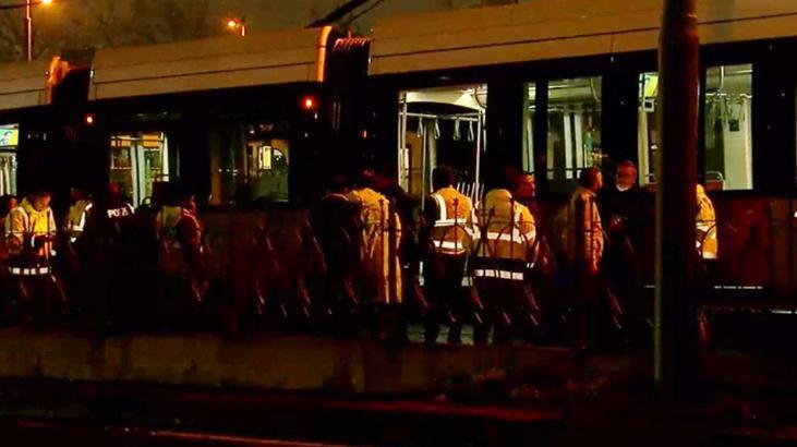 Zeytinburnu’nda iki tramvay çarpıştı! Makinist yaralandı