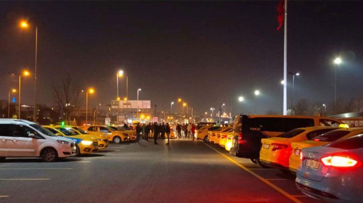 Taksiciler İzmir’de öldürülen meslektaşları için toplandı! ‘Can güvenliğimiz için kabin istiyoruz’