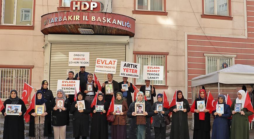 Diyarbakır’da evlat nöbetindeki aile sayısı 375 oldu! ‘Kızımı istiyorum’