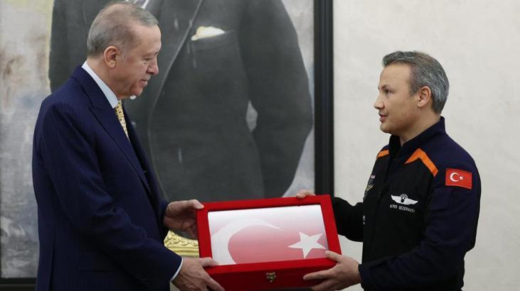 Cumhurbaşkanı Erdoğan, Alper Gezeravcı’yı kabul etti