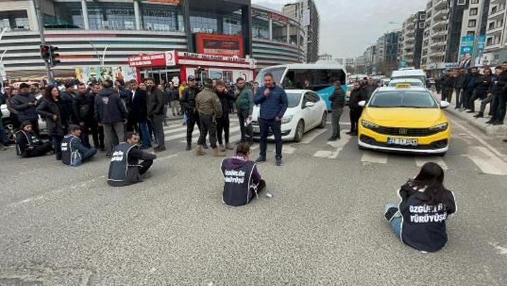 DEM Partili vekiller yol kapattı! Diyarbakır’da gözaltılar