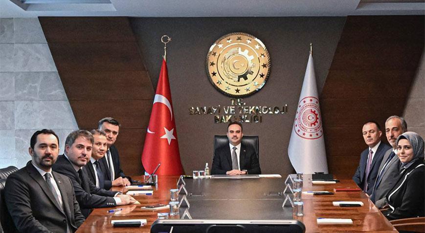 Bakan Kacır, TUA Yönetim Kurulu’nun yeni üyeleri ile bir araya geldi