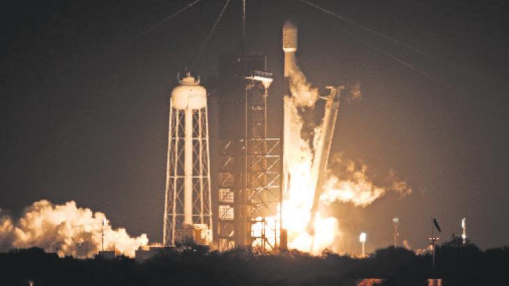 Ay’a seyahat başladı