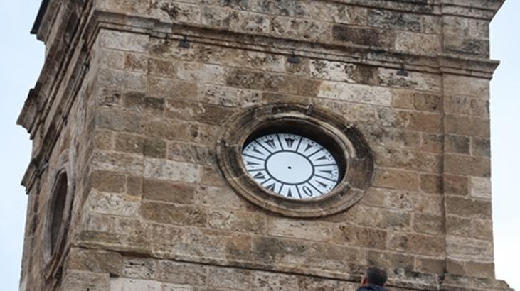 Antalya’nın sembollerindendi! Çalınan saatin ikizi yerine takıldı