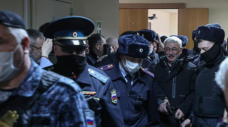 Rusya’da aktivist Orlov’a hapis cezası verildi