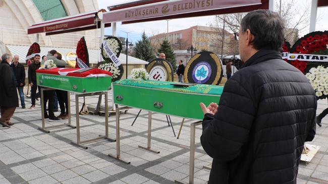 Akademisyen ann ve kızına acı veda