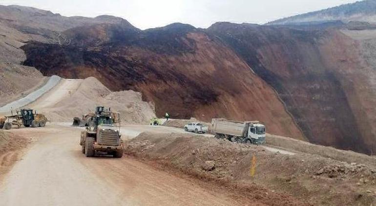 Son dakika: Erzincan'da altın madeninde toprak kayması! Ekipler bölgede