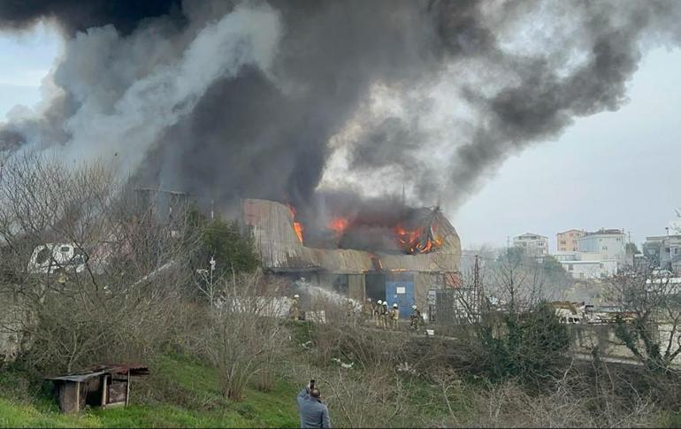 Son dakika: İstanbul'da fabrika yangını! Ekipler bölgede