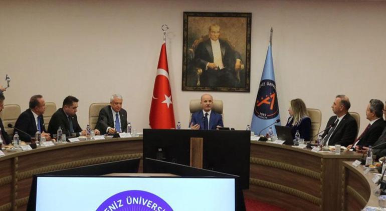 Akdeniz Üniversitesi'nde YÖK Başkanı Özvar başkanlığında toplantı