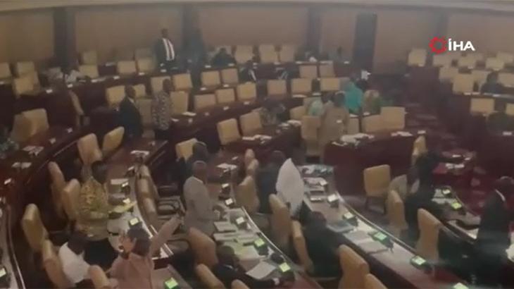 Parlamentoda şok görüntü: Borç sebebiyle karanlığa gömüldü!