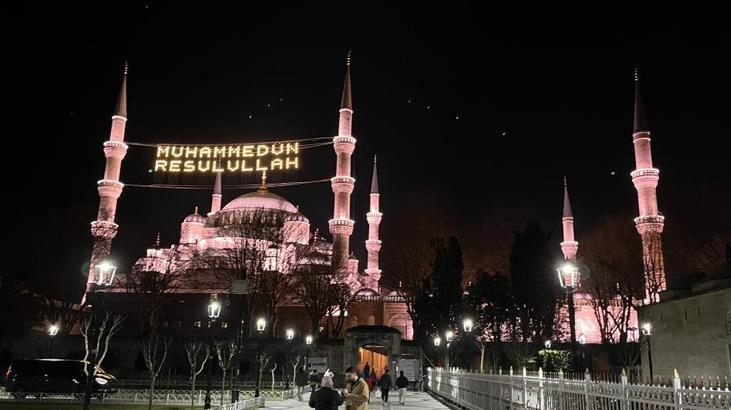 Vatandaşlar ilk teravih namazı için camilere akın etti! ‘Dünyada bir yolcu gibi ol’