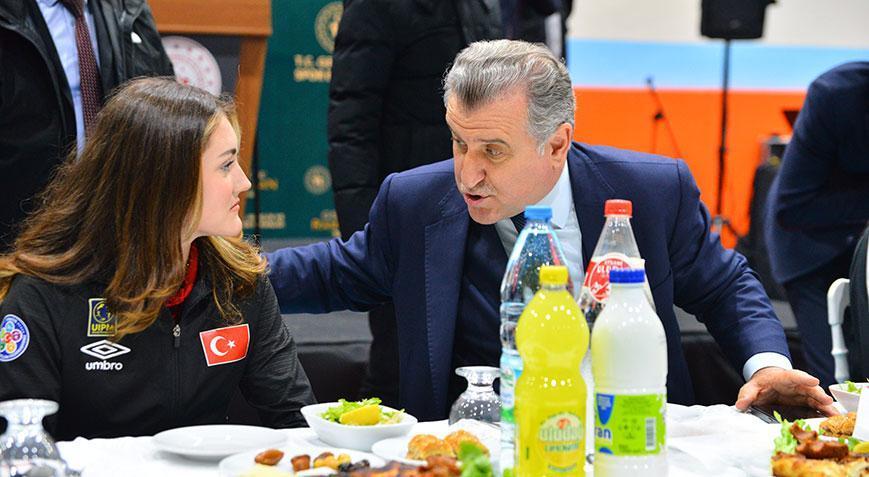 Bakan Bak duyurdu: 100 sporcuyla Paris Olimpiyatları’nda olacağız