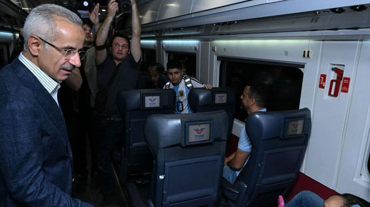 Hızlı trenlerde bayram hediyesi! ‘Emeklilerimize trenlerde yüzde 10 indirim uygulayacağız’