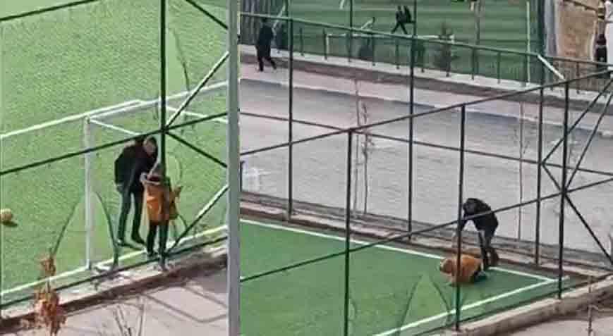 Vicdansız baba! Önce tekmeledi, boğazını sıkıp yere fırlattı