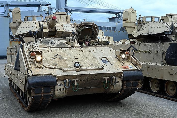 Amerikan tankları Dedeağaç'ta! Yunanistan'a devasa yığınağın fotoğraflarını resmi site yayınladı