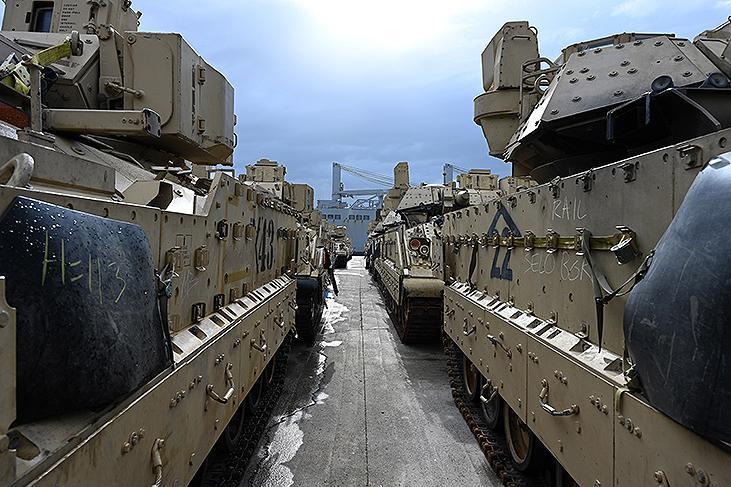 Amerikan tankları Dedeağaç'ta! Yunanistan'a devasa yığınağın fotoğraflarını resmi site yayınladı