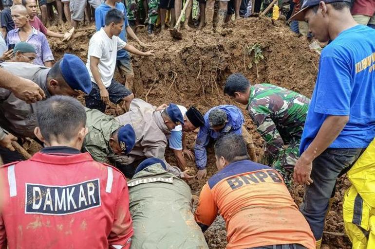 Endonezya’da sel felaketi! Can kaybı artıyor