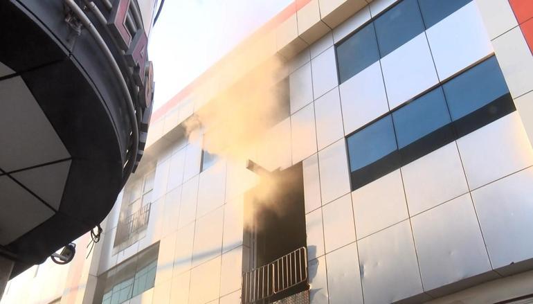 İstanbul'da korkutan yangın: 19 işçi kurtarıldı
