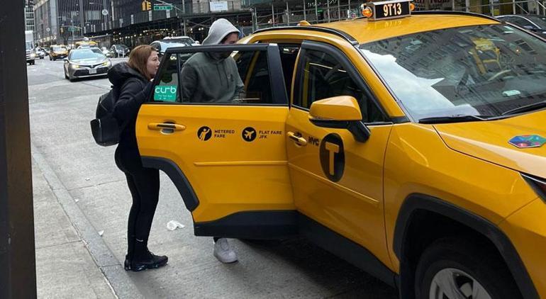 Eylem Tok ve oğlu Timur Cihantimur New York sokaklarında! Görüntüleri ortaya çıktı