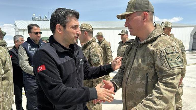 Korgeneral Metin Tokel, Selçuk Bayraktar ve Ahmet Akyol’dan Hakkari'deki askerlere ziyaret