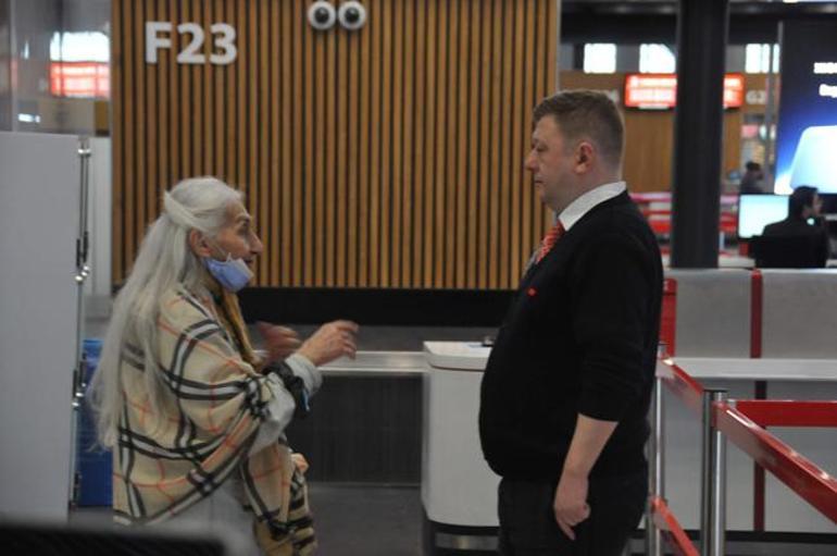 İstanbul Havalimanı'nda 2 ay kalan akademisyeni Kanada yine kabul etmedi