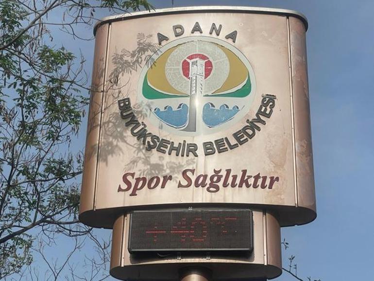 Adana'da Nisan ayında sıcaklık rekoru kırıldı! Bunalan vatandaşlar kendini parklara attı