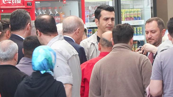 Erdoğan'dan akaryakıt istasyonu ziyareti! Çalışanlar ve vatandaşlarla sohbet etti