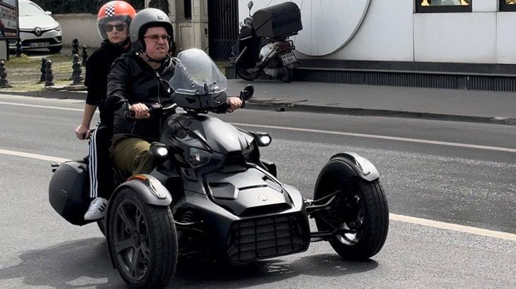 İbrahim Büyükak’ın üç tekerlekli motosikleti dikkat çekti!