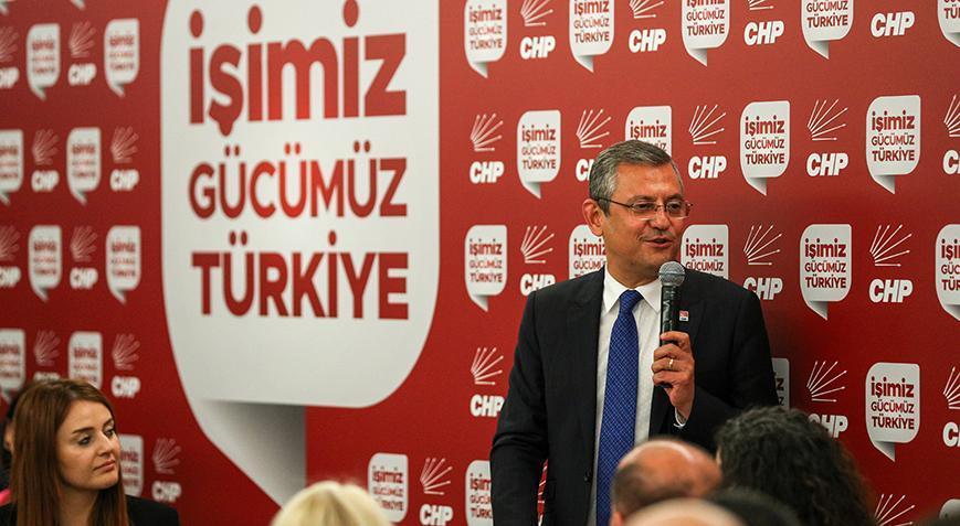 Özgür Özel, CHP Genel Merkezi’nde çalışma arkadaşlarıyla iftar programında bir araya geldi
