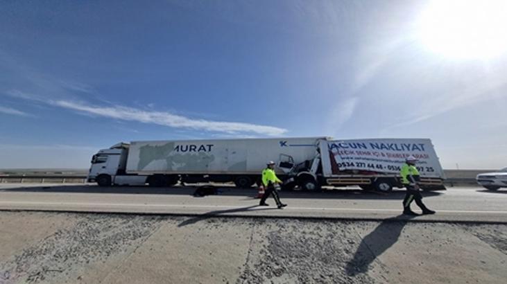 Ankara’da feci kaza! Kamyon TIR’a arkadan böyle çarptı