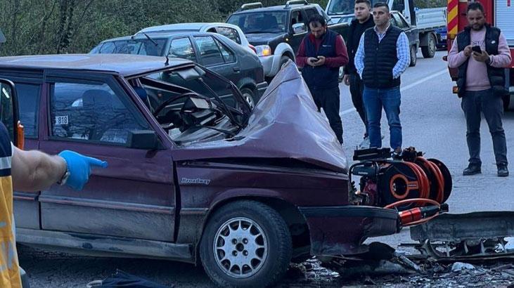 İki otomobil kafa kafaya çarpıştı! Çok sayıda yaralı var