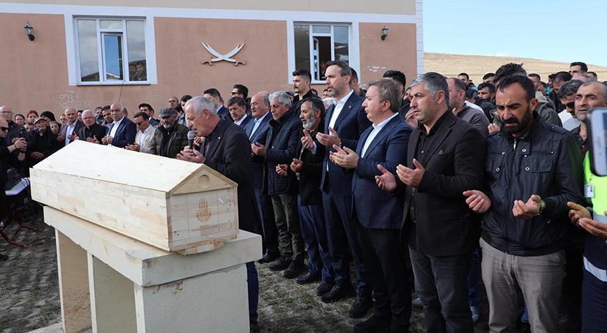 İliç’te cansız bedenine ulaşılan işçilerden Uğur Yıldız son yolculuğuna uğurlandı