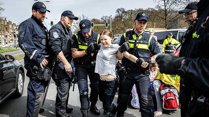 İklim aktivisti Thunberg, katıldığı eylemde iki kez gözaltına alındı