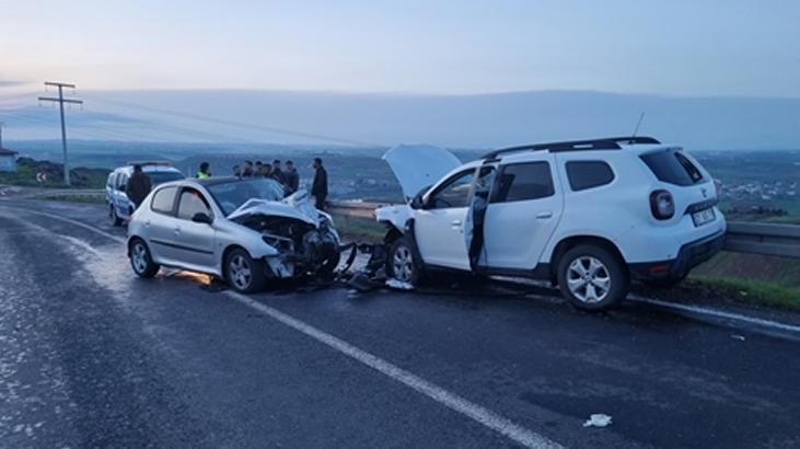 Diyarbakır’da feci kaza! Kafa kafaya çarpıştılar! 9 yaralı