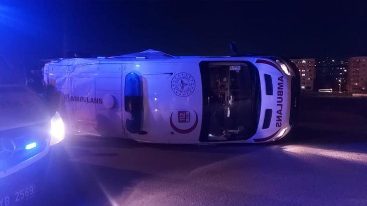Hasta almaya gidiyordu! Ambulans ile otomobil çarpıştı