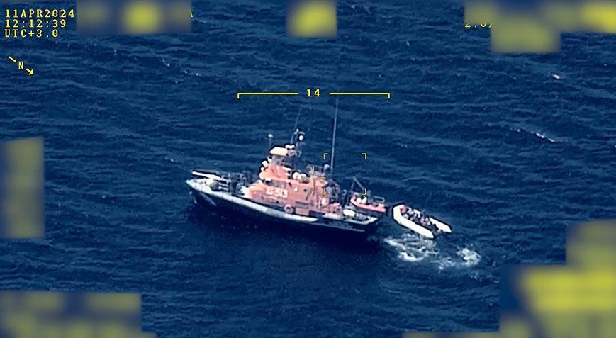 Yunanistan’ın denize bıraktığı göçmenler kurtarıldı