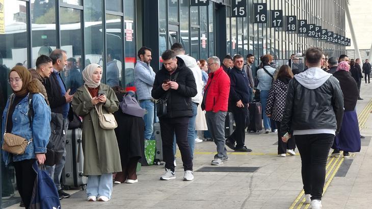 Resmi tatilin son gününde Trabzon terminalinde yoğunluk
