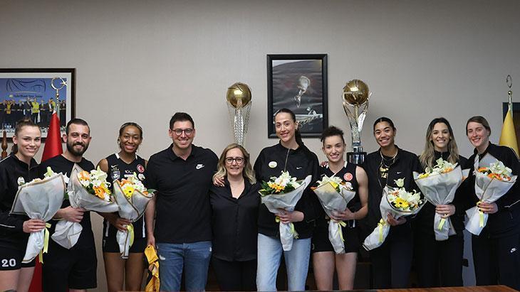 VakıfBank 7 sporcusu ile yollarını resmen ayırdı! Galatasaray’a transfer oldu