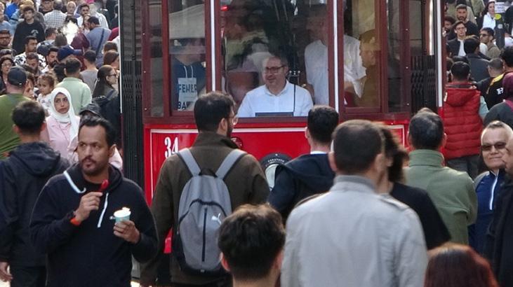 İstiklal Caddesi’nde yeni tramvaylar test sürüşüne başladı! Beğenen de var beğenmeyen de