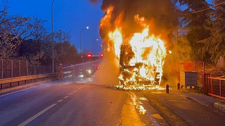 Seyir halindeki İETT otobüsü alev alev yandı