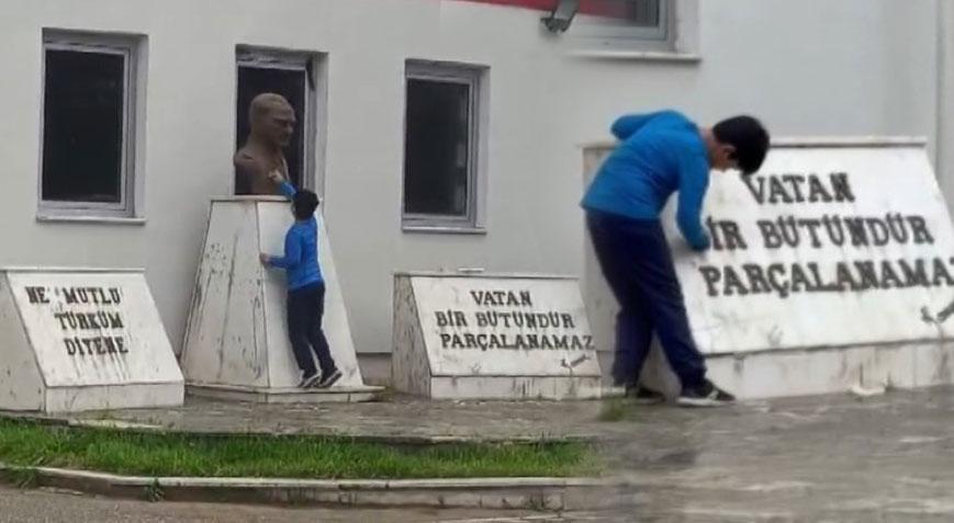 Atatürk büstünü ıslak mendille silen Poyraz’a unutamayacağı bir sürpriz
