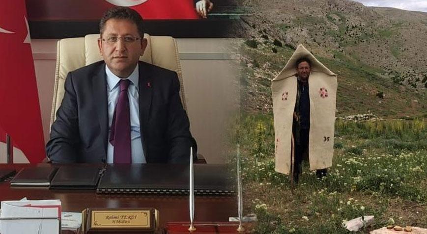 Mesaide müdür, tatilde çoban! Kravatı çıkarıp kepeneğini giyip dağlara çıktı