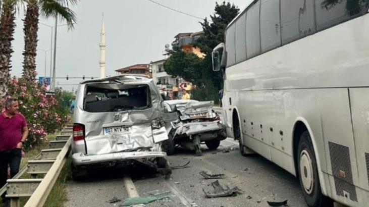 Antalya’da zincirleme kaza! Yaralılar var