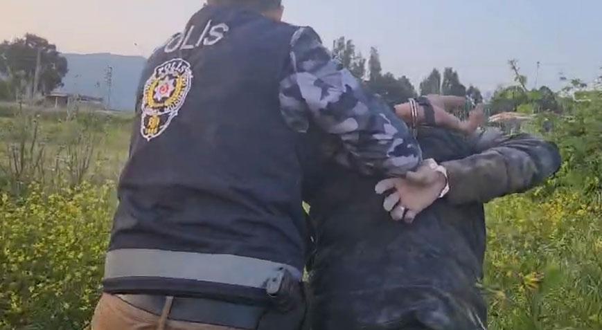 15 gün önce durmayan sürücü, aynı araçtaki 5 kaçak göçmenle yakalandı